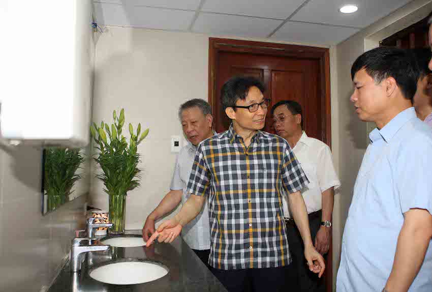 Để[-]nhà[-]vệ[-]sinh[-]không[-]là[-]"nỗi[-]sợ"[-]của[-]học[-]sinh,[-]du[-]khách